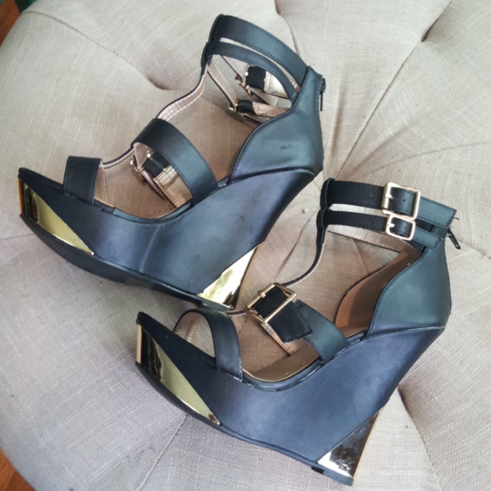 Shoes - Picture 3 of 6